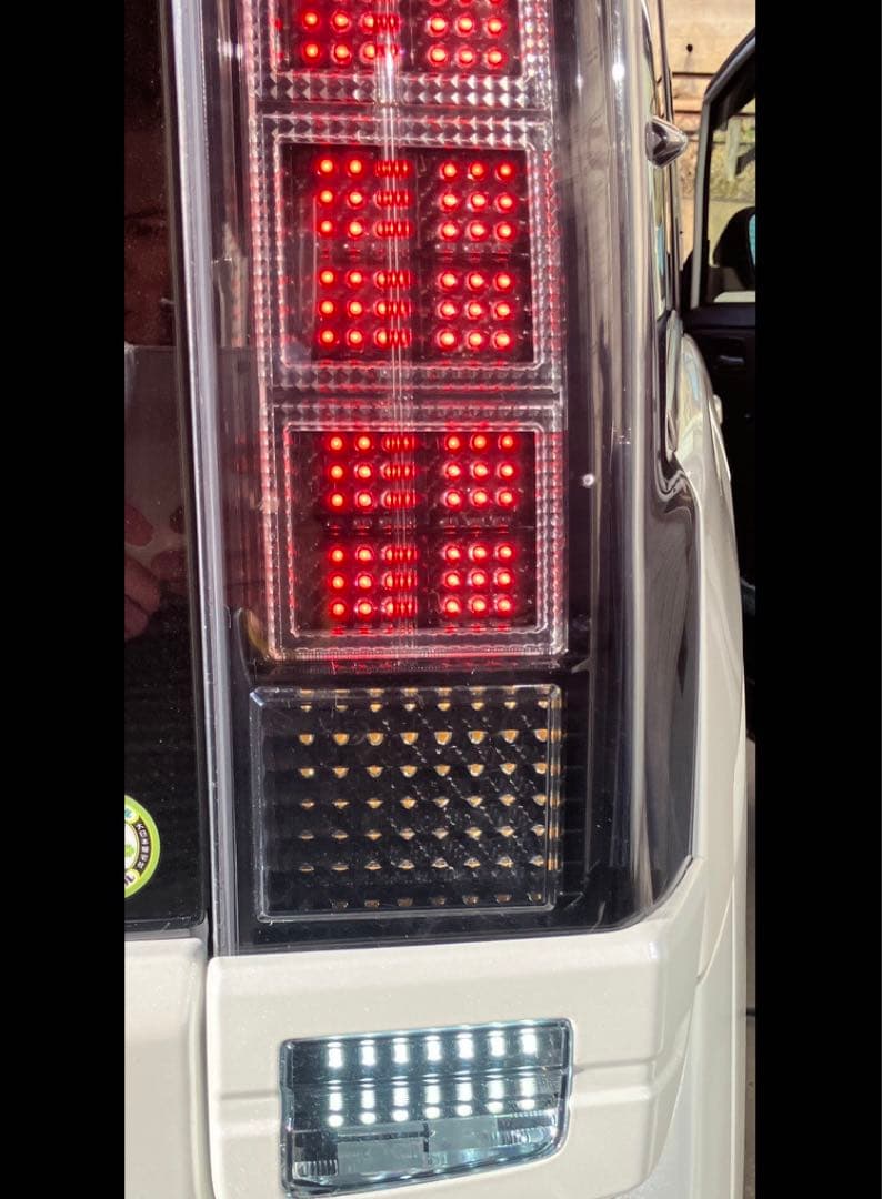 80系　ヴォクシー　純正加工テールランプ　難あり　ノア　エスクワイア