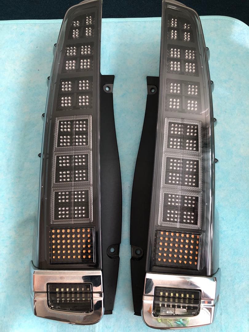 80系　ヴォクシー　純正加工テールランプ　難あり　ノア　エスクワイア