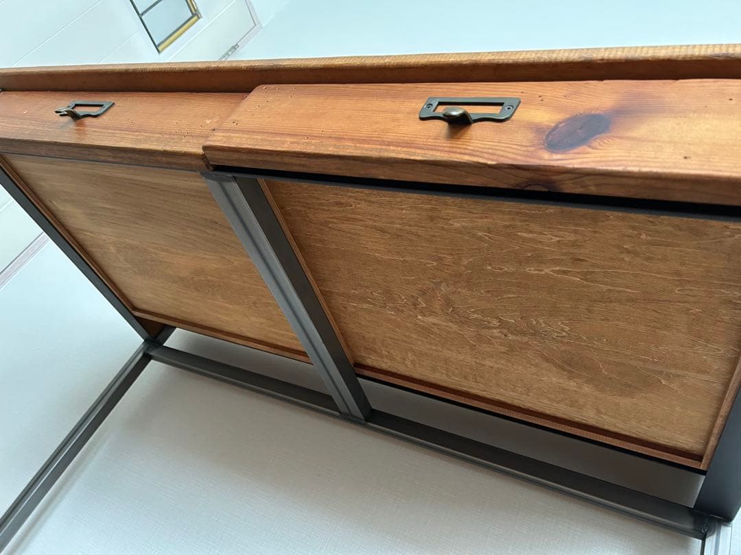 アイアンと木製の机　デスク