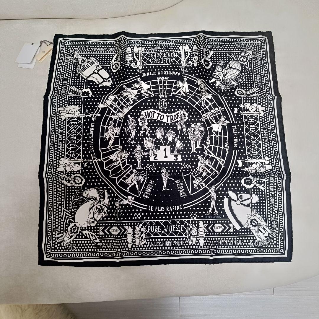 【新品未使用タグつき】エルメス　スカーフ　カレ　55 シルク　ブラック×ホワイト