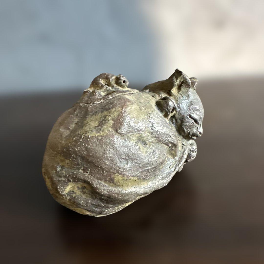 お値下げ‼️可愛い眠り猫　猫の姿の蓋付き陶器彫刻