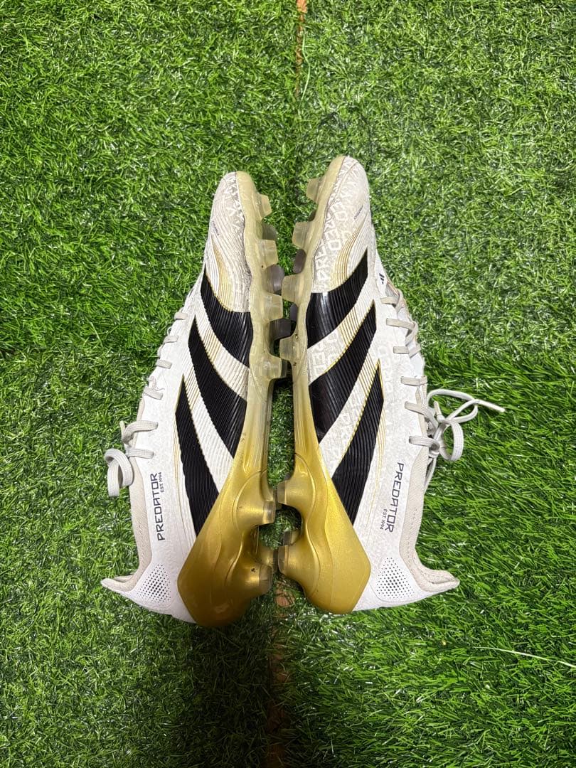サッカーシューズ・スパイク ホワイト/ブラック/ゴールド