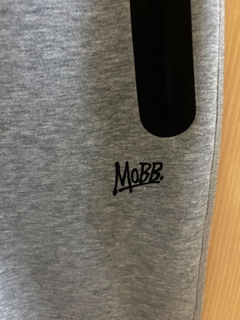 MOBB グレー スウェットパンツ サイドポケット付き