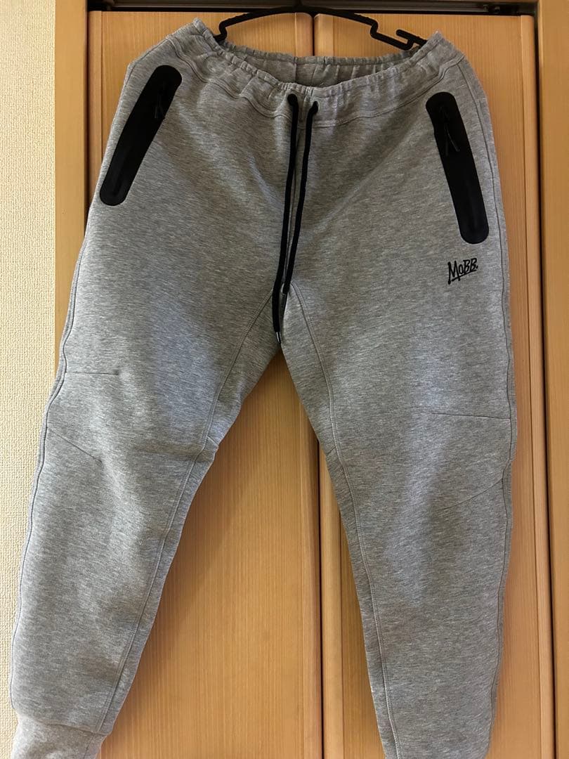 MOBB グレー スウェットパンツ サイドポケット付き