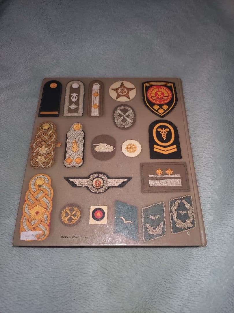 東ドイツ軍　洋書資料本　　DDR 制服・記章・ユニフォームその他