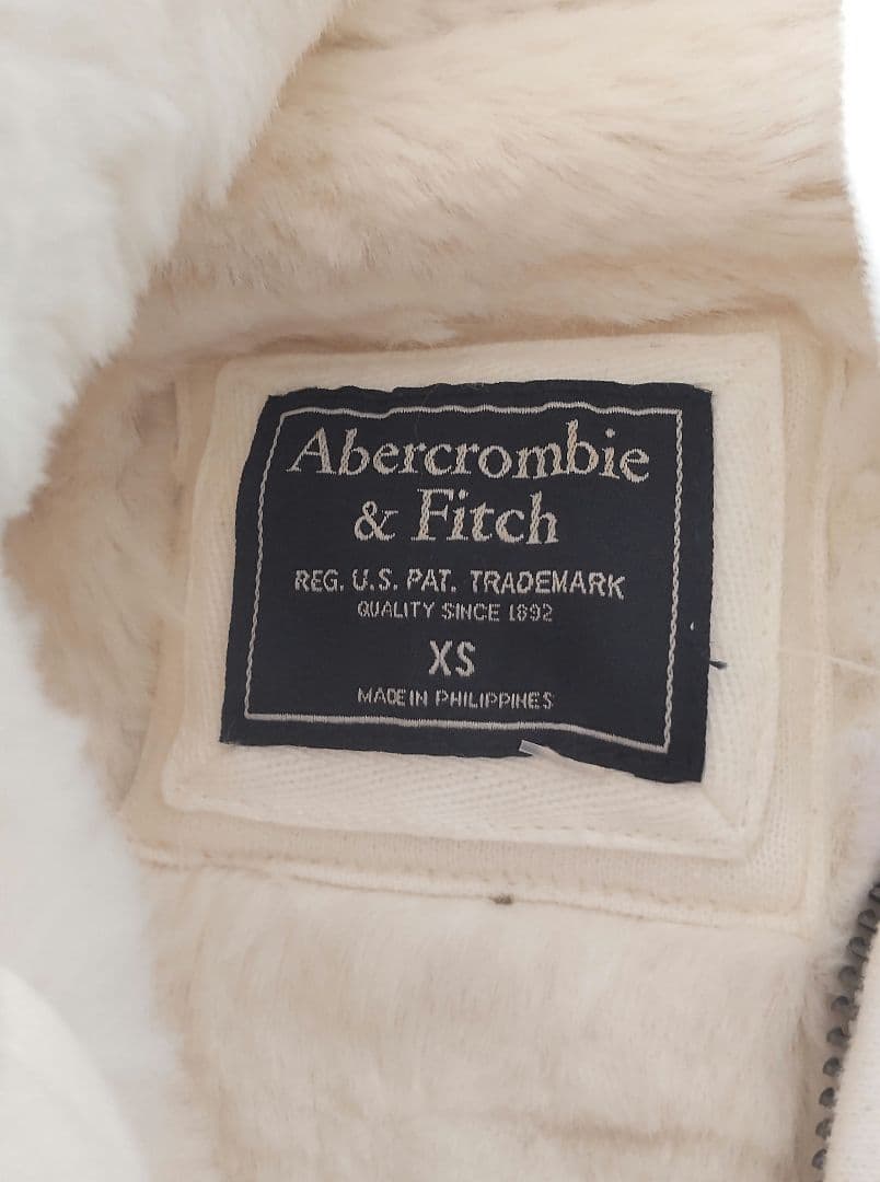 未使用 Abercrombie ホワイトボアパーカー XS