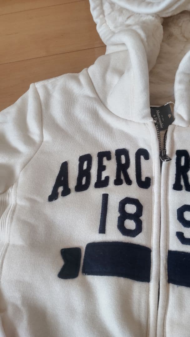 未使用 Abercrombie ホワイトボアパーカー XS