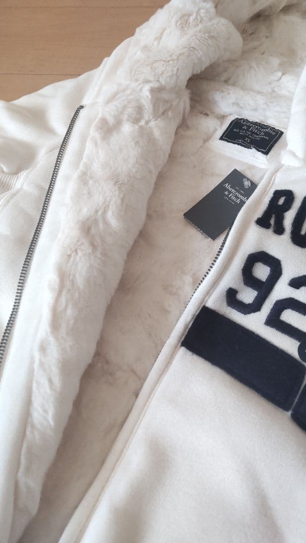 未使用 Abercrombie ホワイトボアパーカー XS