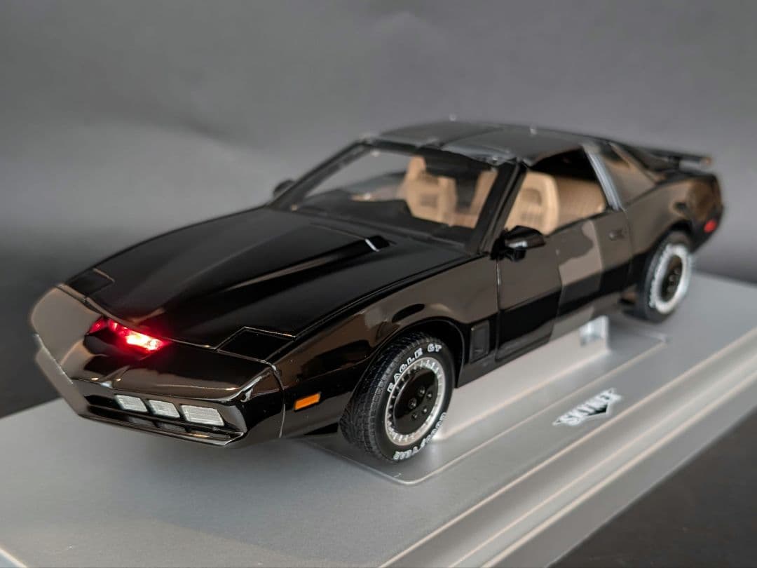 ナイトライダー K.I.T.T キット 1/18 音声／スキャナーユニット内蔵