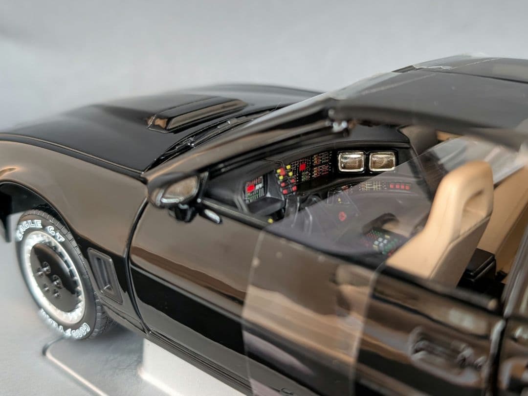 ナイトライダー K.I.T.T キット 1/18 音声／スキャナーユニット内蔵