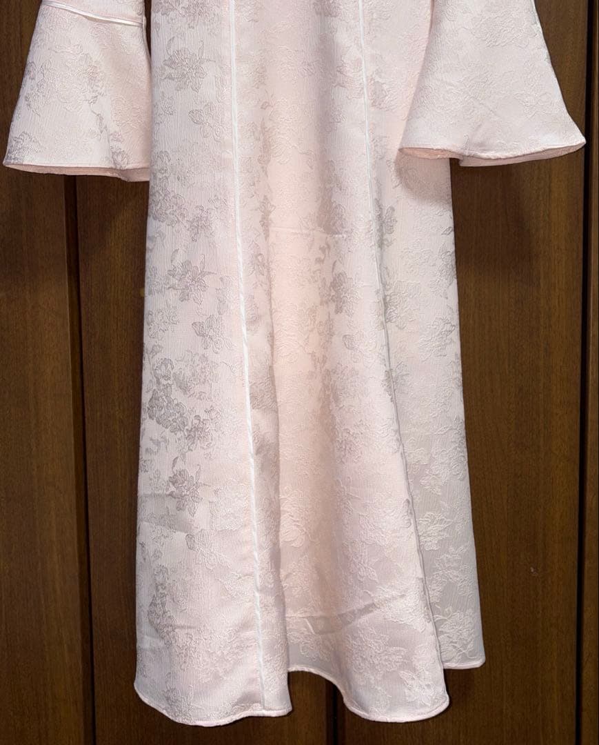 Rosé Muse shoulder ribbon jacquard dress