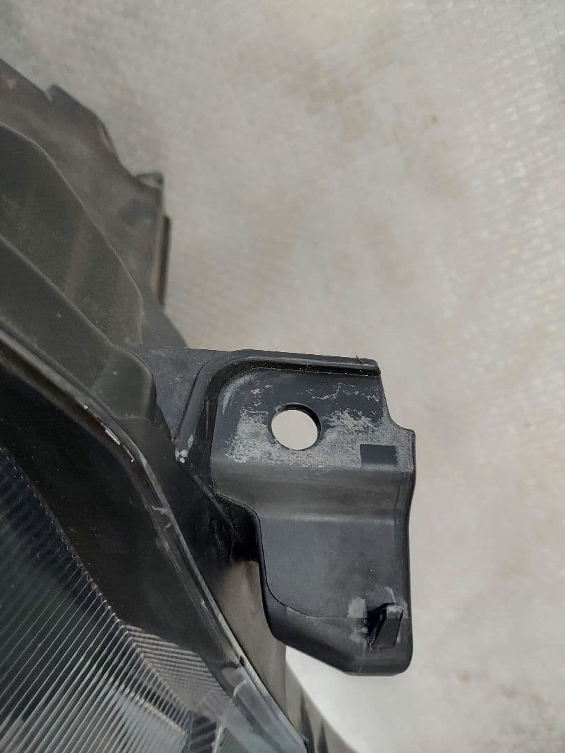 トヨタ　ヴォクシー　右ヘッドライト　80系