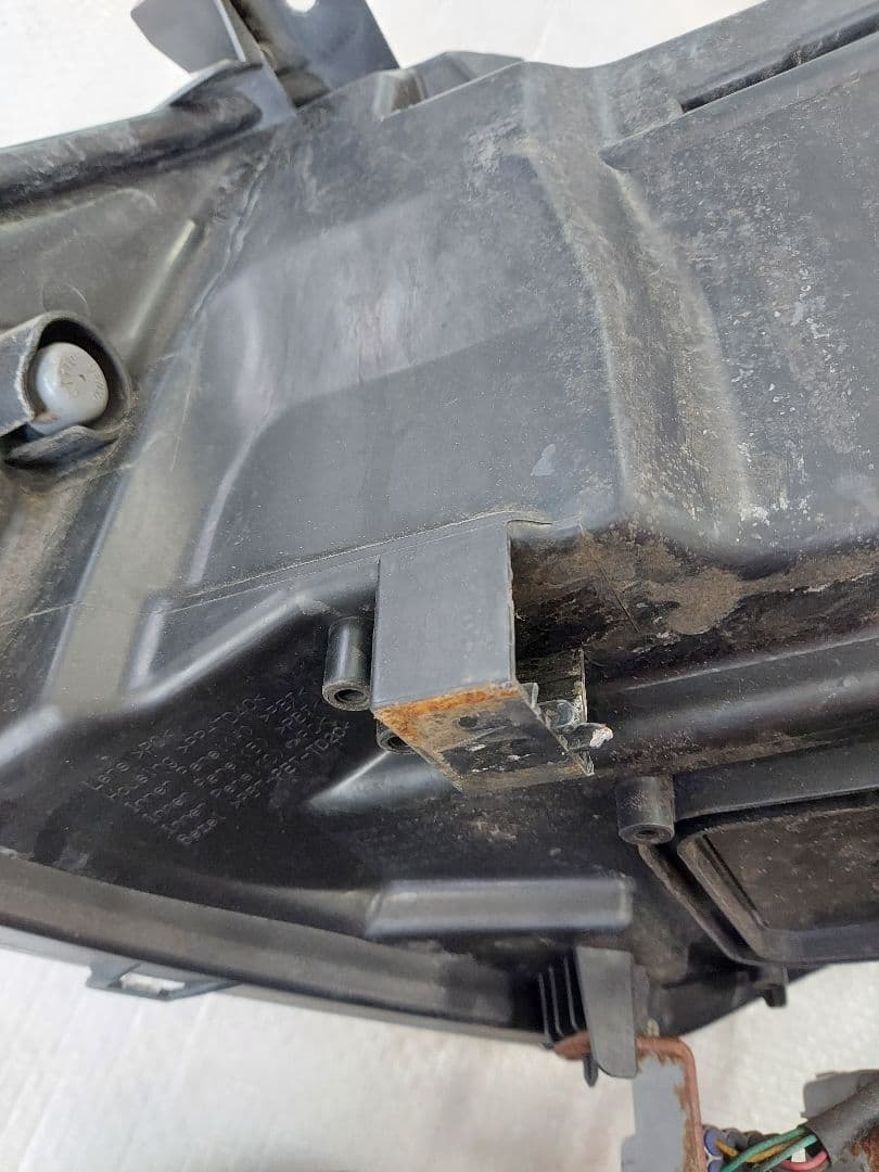 トヨタ　ヴォクシー　右ヘッドライト　80系