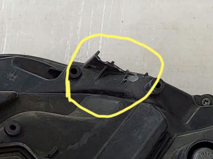 トヨタ　ヴォクシー　右ヘッドライト　80系