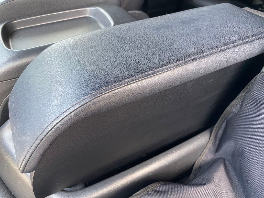 ハイエースワイド　ユーアイビークル　助手席　アームレスト【禁煙者　ペット無し】