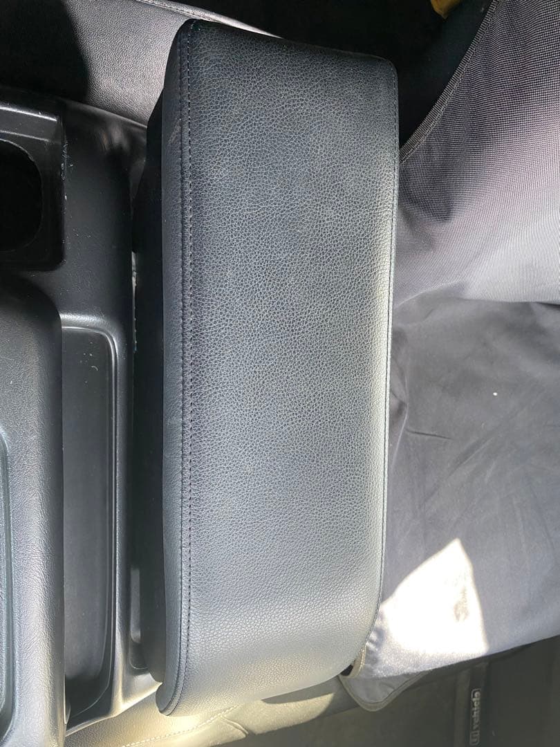 ハイエースワイド　ユーアイビークル　助手席　アームレスト【禁煙者　ペット無し】