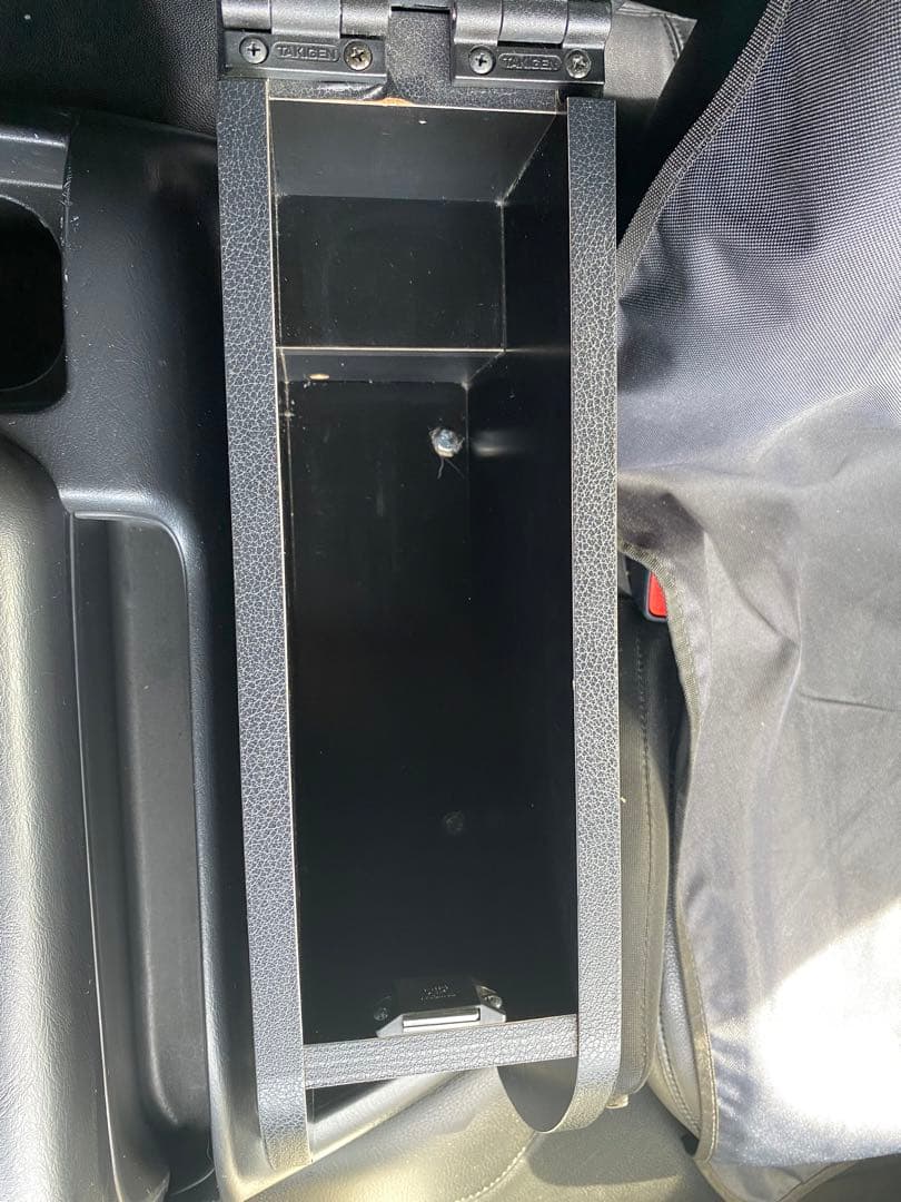 ハイエースワイド　ユーアイビークル　助手席　アームレスト【禁煙者　ペット無し】