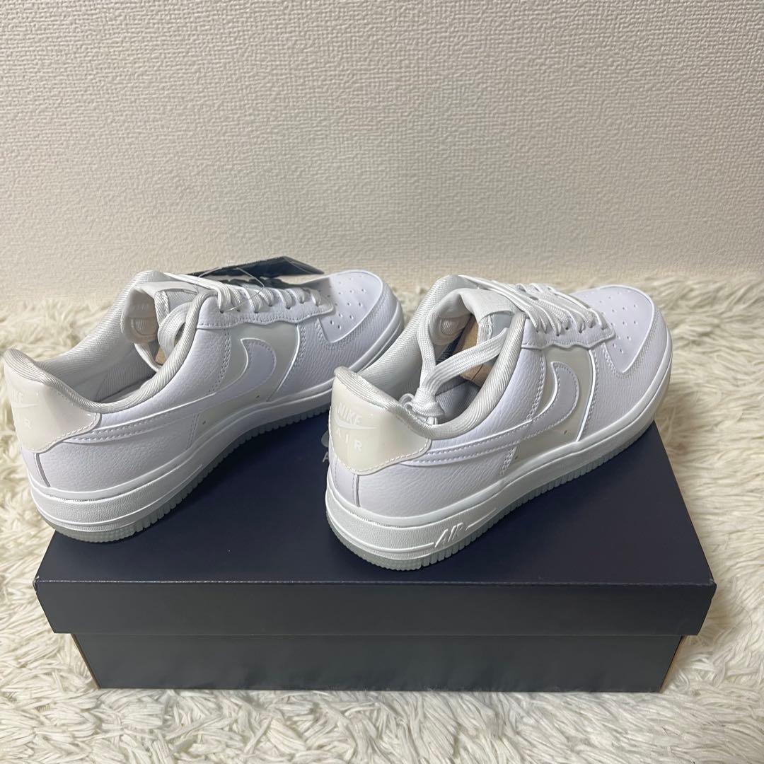 新品　未使用Nike Women's Air Force 1 '07 White