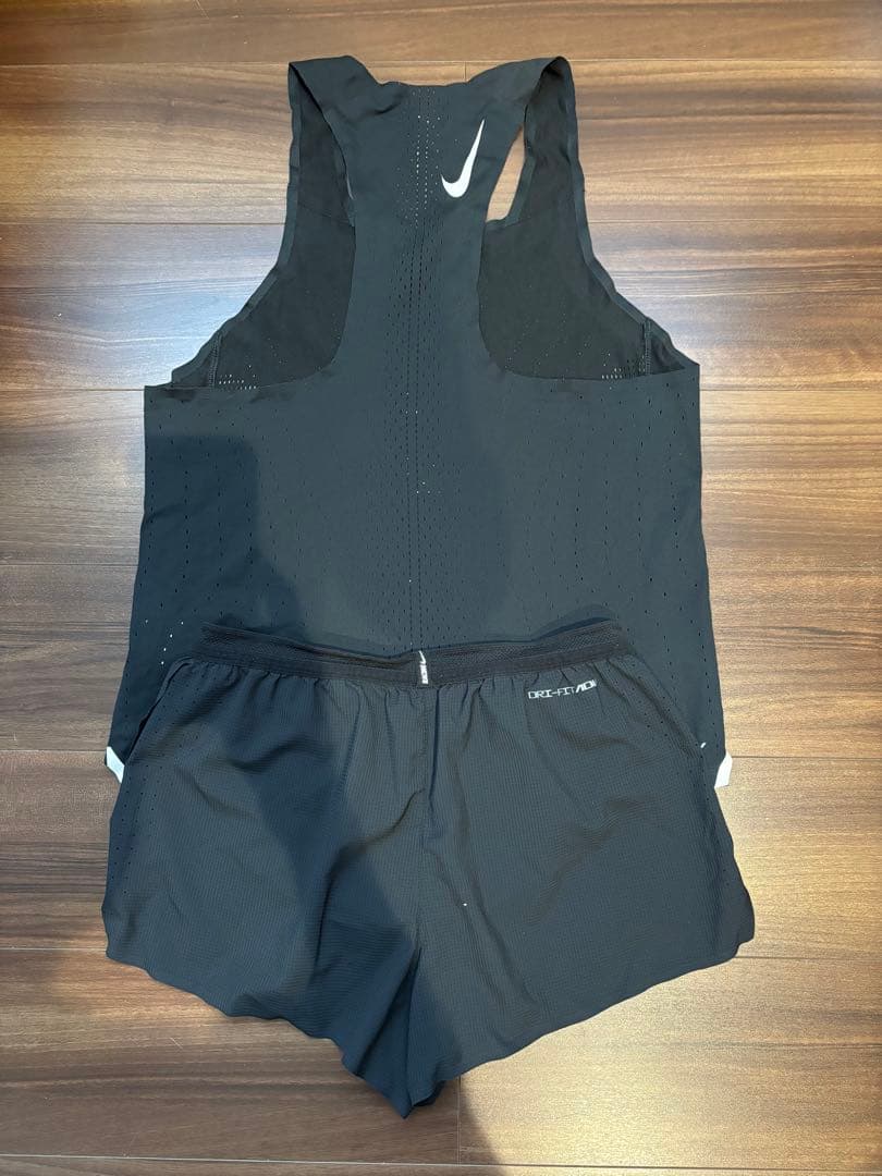 Nike エアロスイフトLサイズ黒　上下