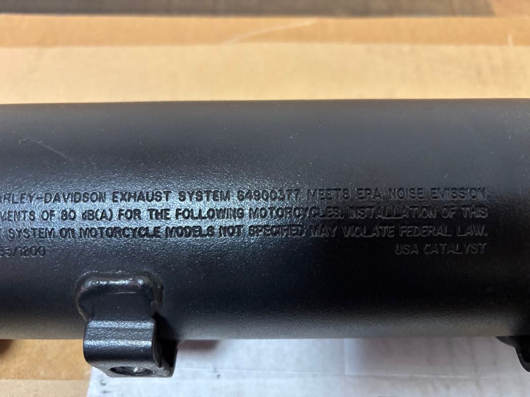 スポーツスター 北米マフラー 16mmパンチアウト 品番64900377