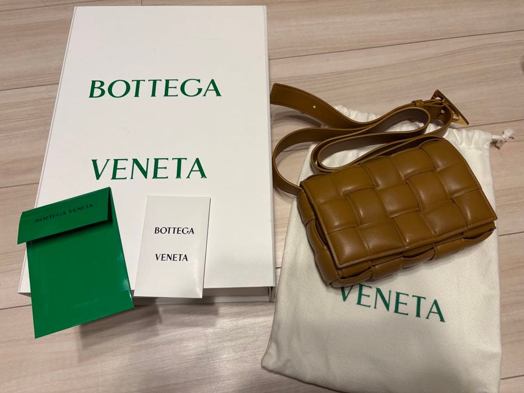 ★かたすちゃん★BOTTEGA VENETA パデットカセット　ショルダー