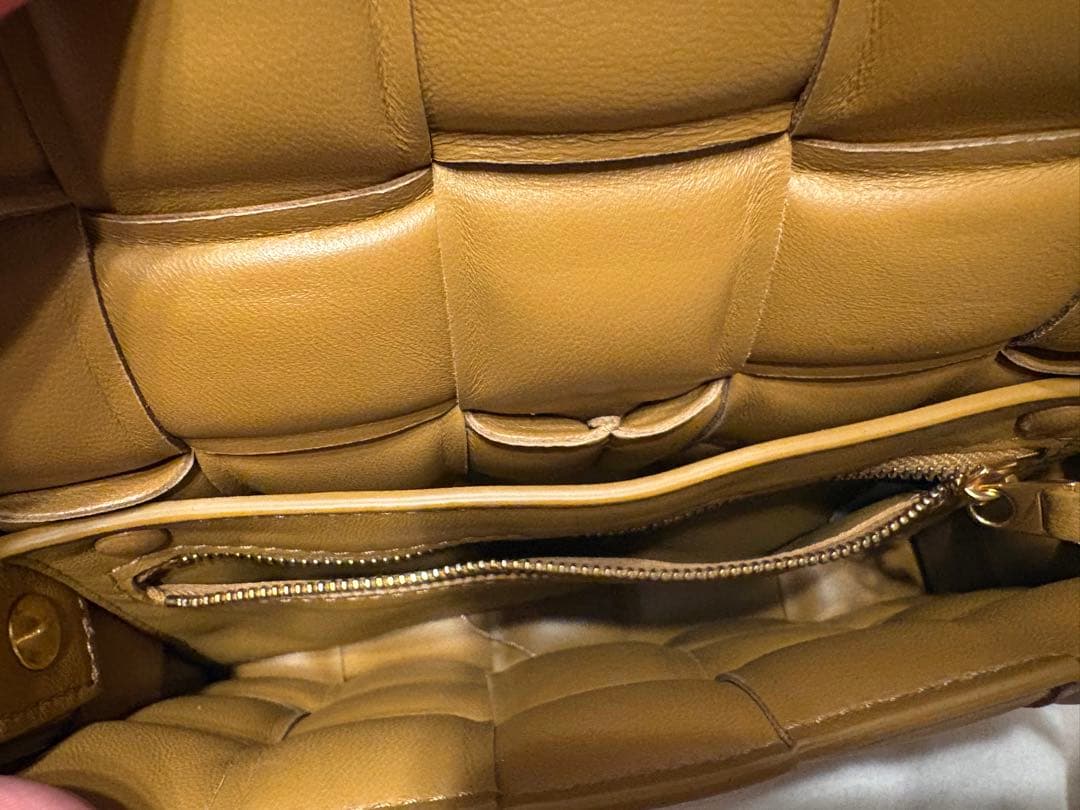 ★かたすちゃん★BOTTEGA VENETA パデットカセット　ショルダー