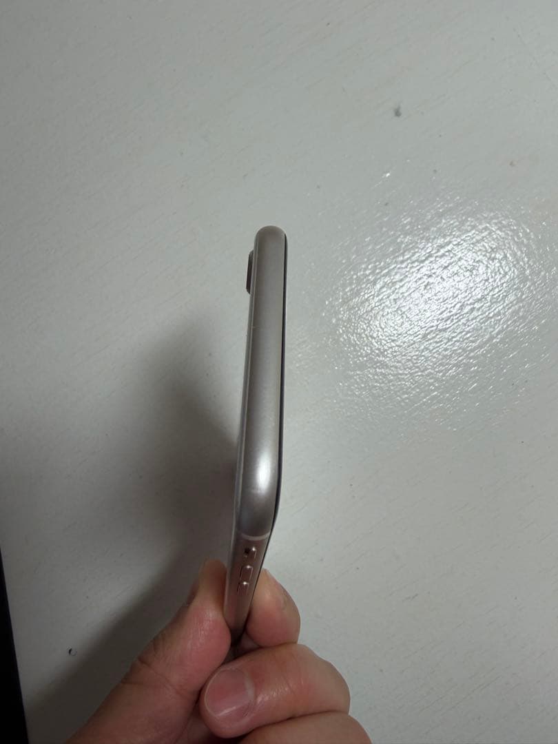 iPhone SE (第3世代) スターライト バッテリー87% 付属品付き