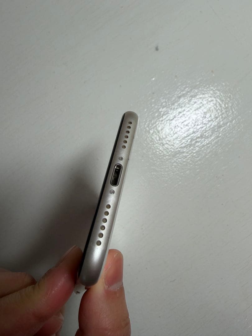 iPhone SE (第3世代) スターライト バッテリー87% 付属品付き