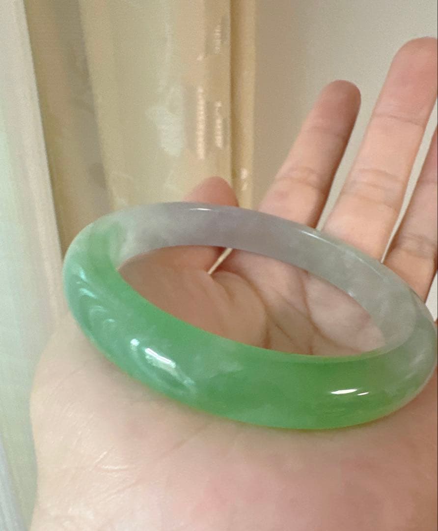 翡翠 ヒスイバングル 薄グリーンと薄グレーのグラデーション