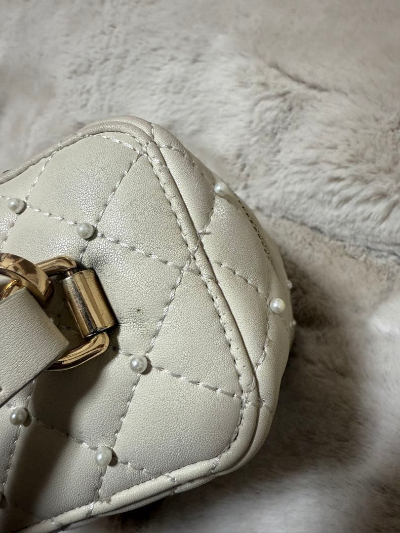 Darichダーリッチバニティキルティングパールスクエアミニバッグ