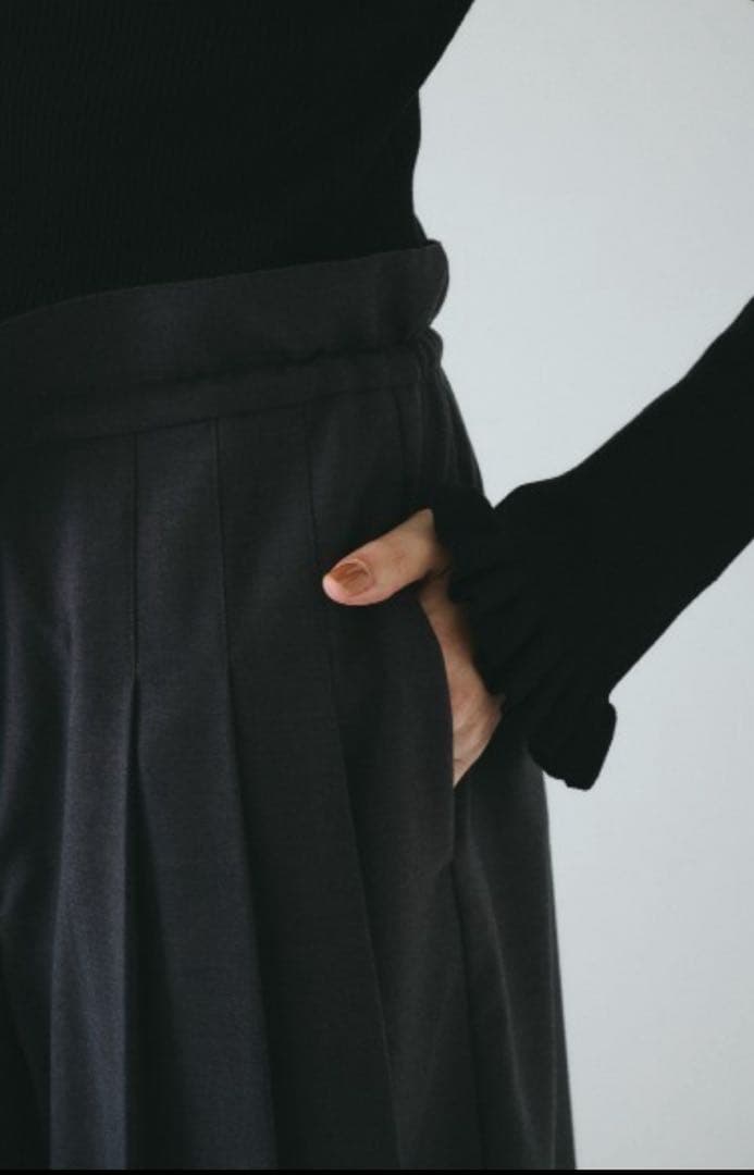 【新品未使用】Herin.CYE タックハーフパンツ　グレー