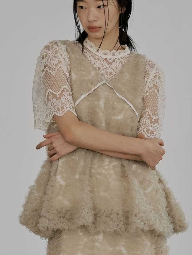 トップス circle tulle motif balloon peplum