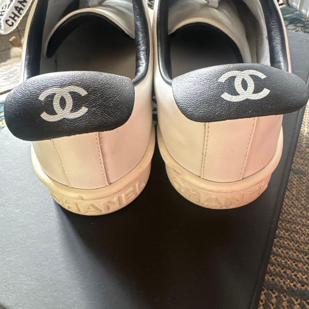 CHANEL ロゴスニーカー