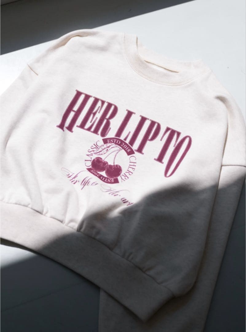 【美品】herlipto Classic Cherry Sweatshirt