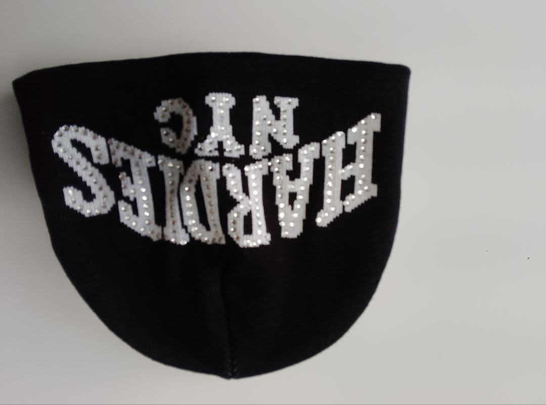 HARDIES ロゴ入り 黒ニット帽 ラインストーン