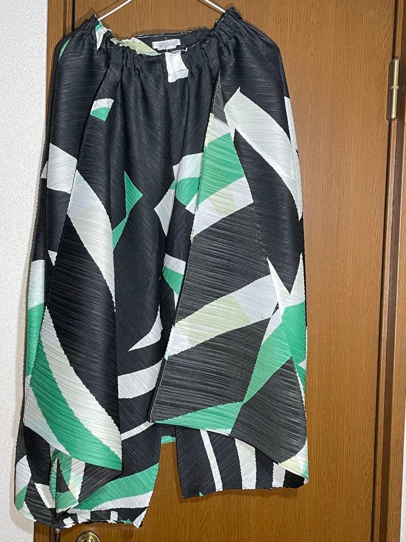PLEATS PLEASE 変形ヒラヒラパンツ size３