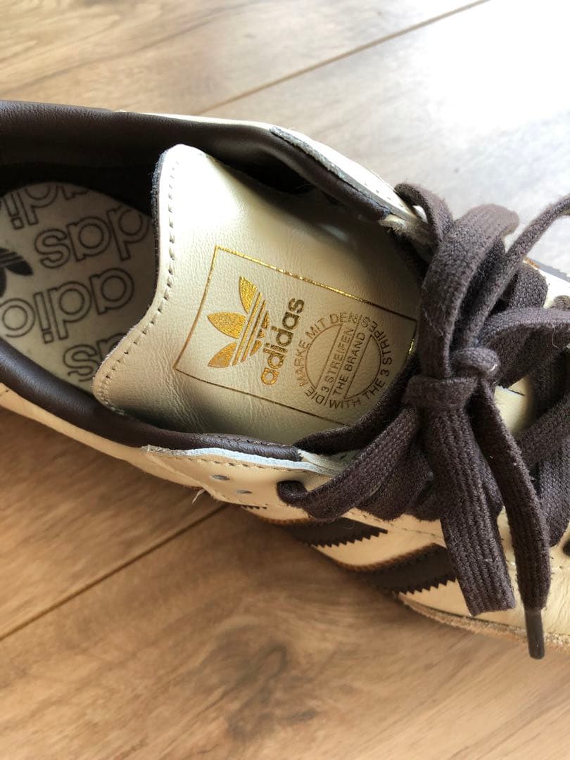 adidasサンバ　ベージュ
