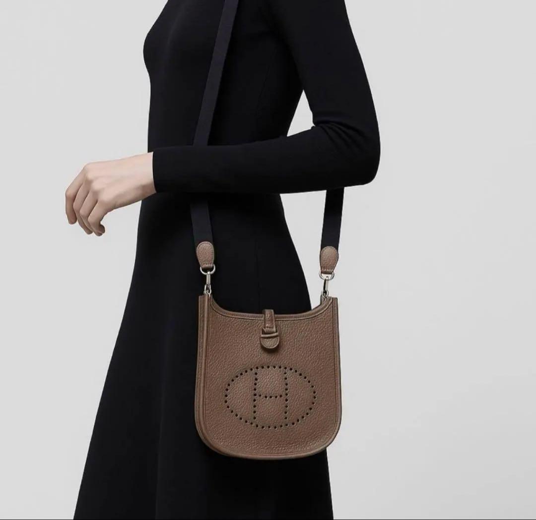 新品未使用 ショルダーバッグ ショルダーストラップ Hパンチング 高級革　黒