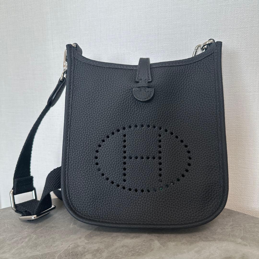 新品未使用 ショルダーバッグ ショルダーストラップ Hパンチング 高級革　黒