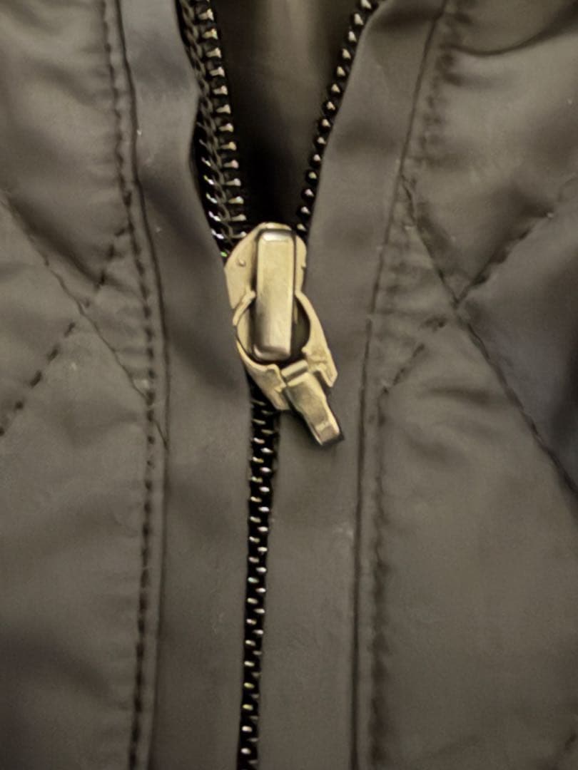 レオナールスポーツ　ブラックジャケット　ショートコート　中綿ブルゾン