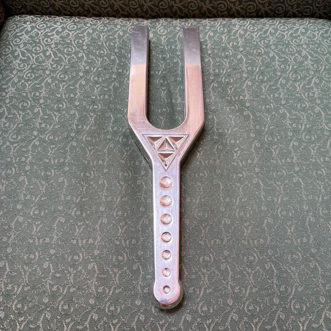 〈鈴様〉音叉　528 Hz 大型チューニングフォーク　ソルフェジオ周波数