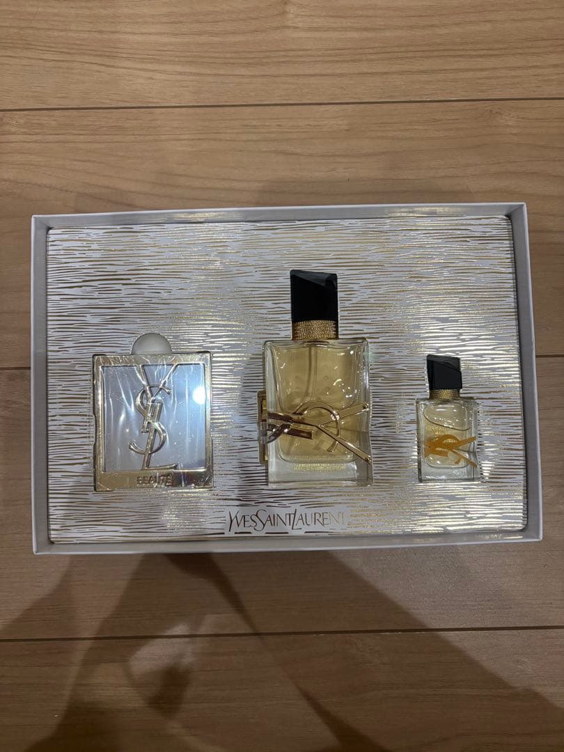 大越イヴ・サンローラン　YSL リブレ オーデパルファム セット　香水
