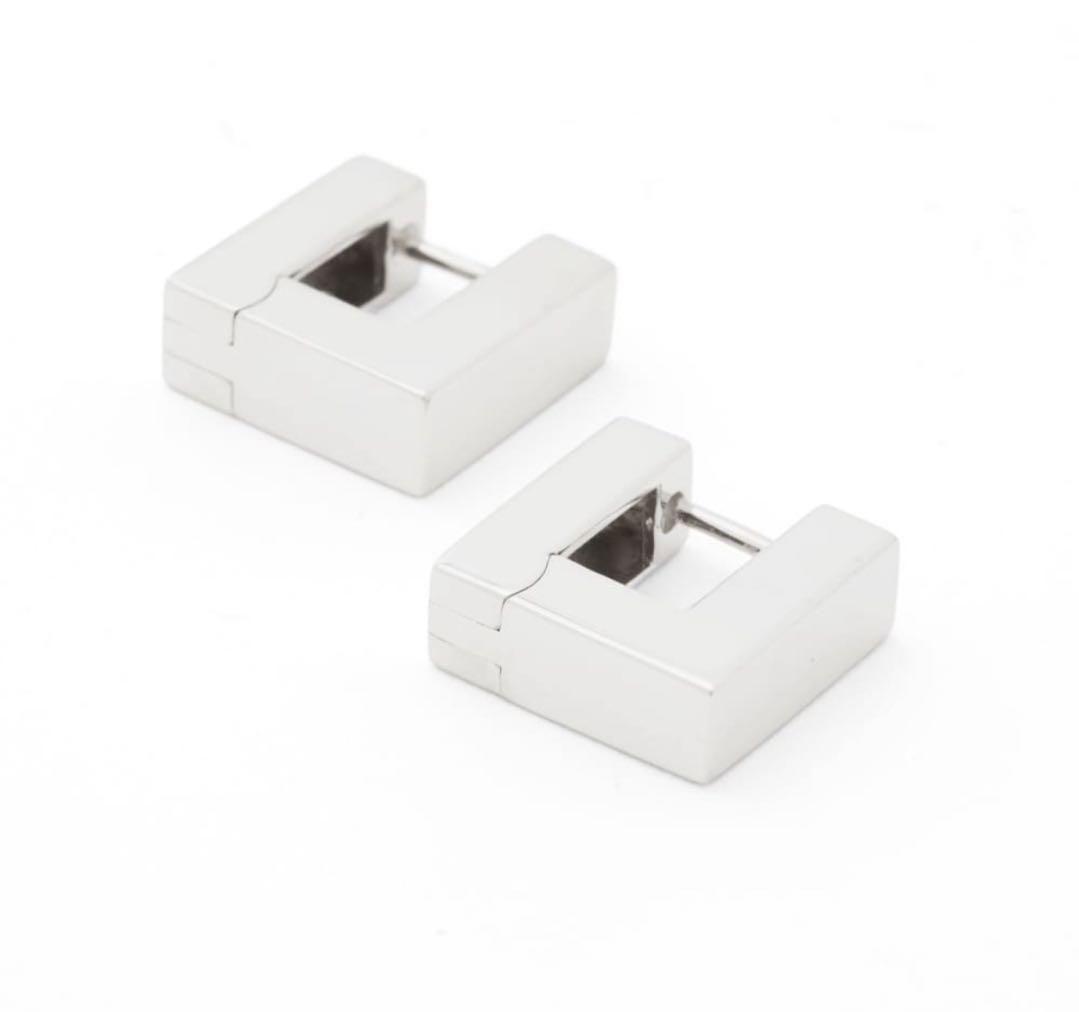 TOM WOOD Square Hoops Small スクエア　ウープ　ピアス