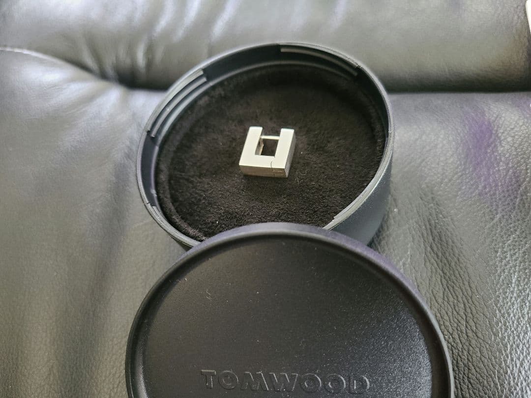 TOM WOOD Square Hoops Small スクエア　ウープ　ピアス