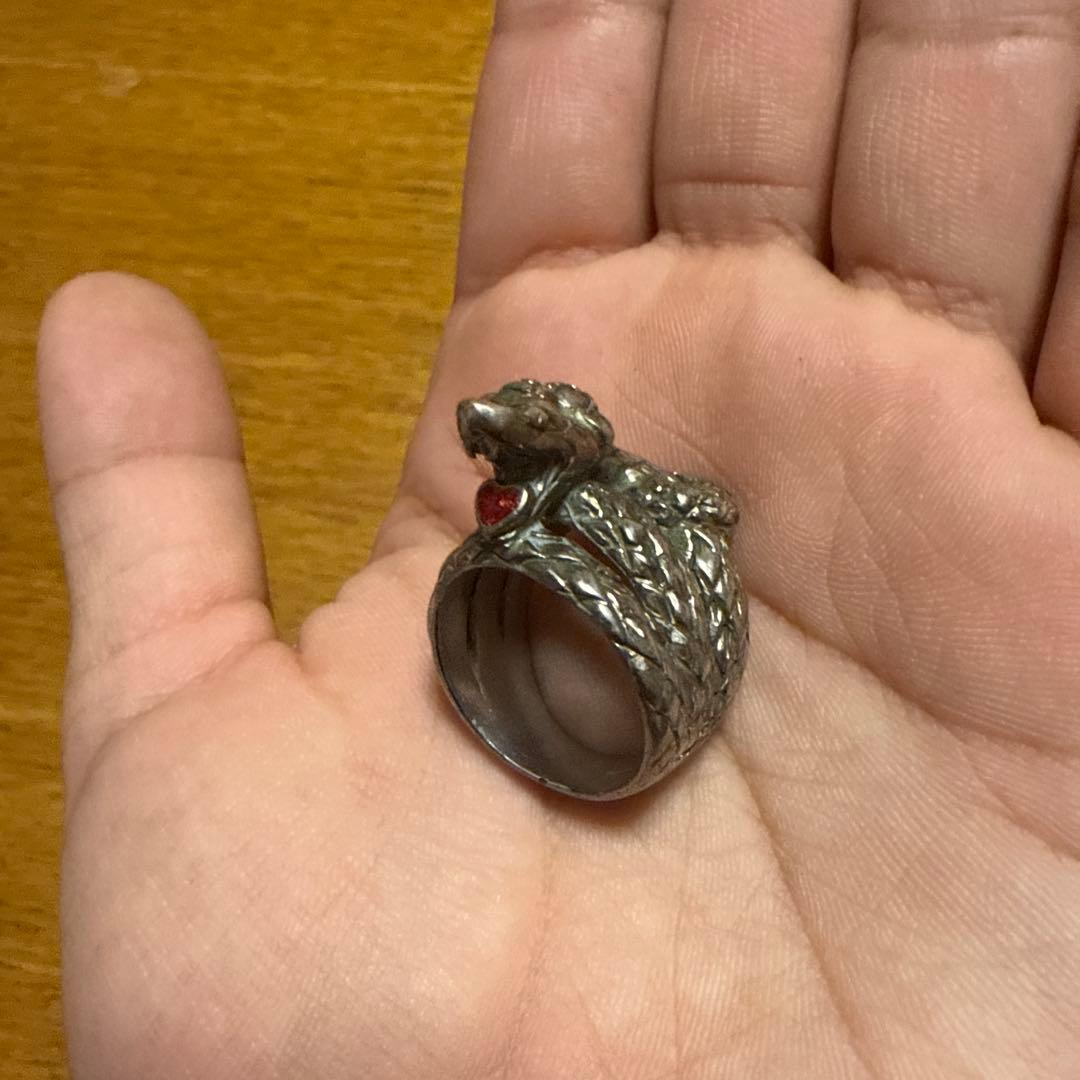 ヴィヴィアンウエストウッドのスネークリン