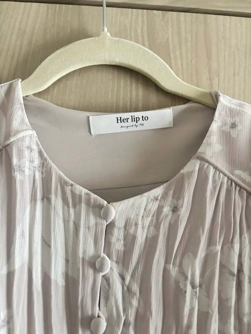 Her lip to　Floral Pleated Dress