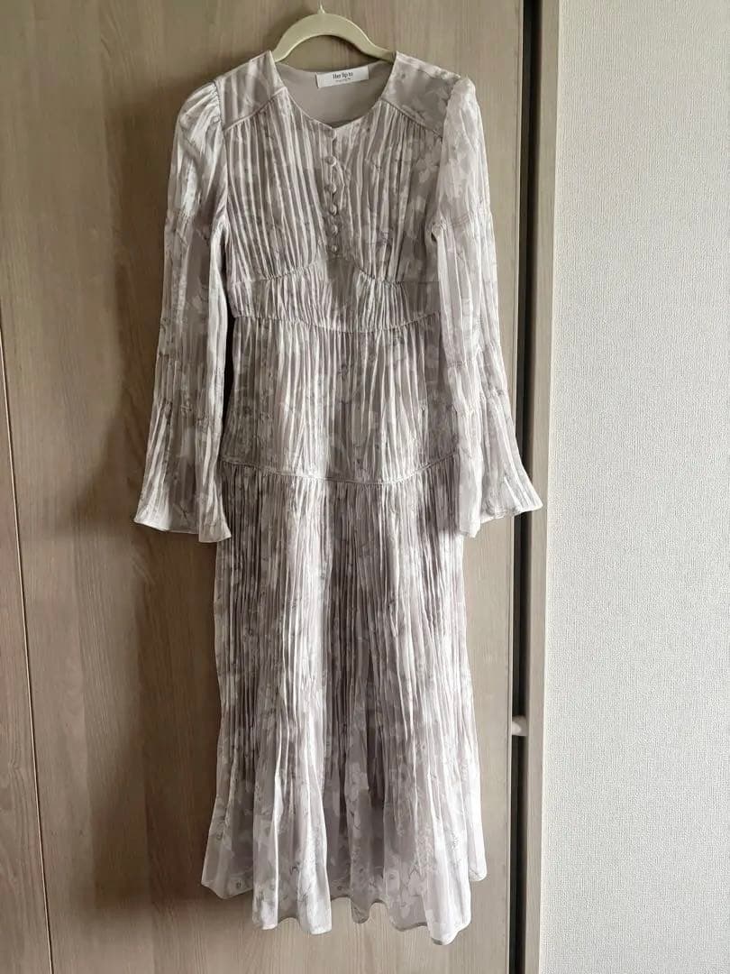 Her lip to　Floral Pleated Dress