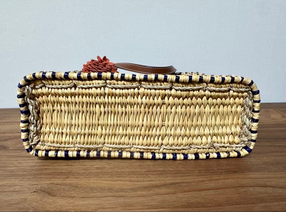 【最終値下げ/超美品/LOEWE】カゴバッグ フラワーチャーム付き