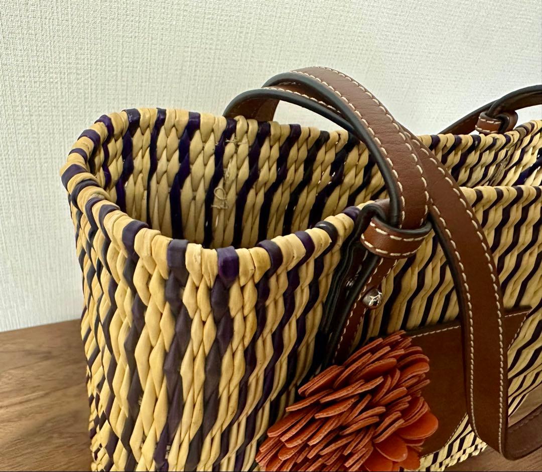 【最終値下げ/超美品/LOEWE】カゴバッグ フラワーチャーム付き