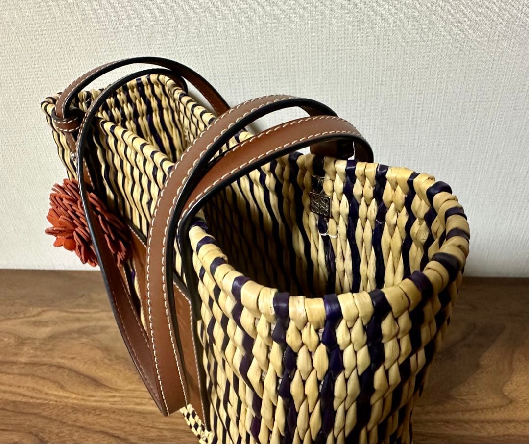【最終値下げ/超美品/LOEWE】カゴバッグ フラワーチャーム付き